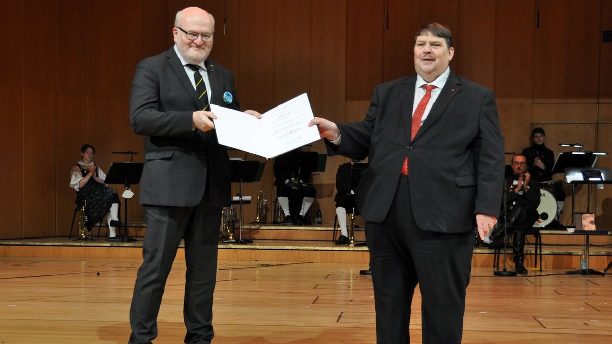 Exministr Herman převzal nejvyšší vyznamenání sudetských Němců